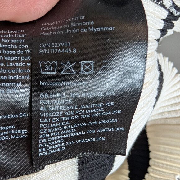 H&M Rib Knit Cropped Boat Neck Top Black and cream/off-white stripes Size Medium - Picture 7 of 7